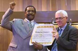 Sen. Themístocles Sampaio, president of Piauí’s Legislative Assembly in Brazil, presented an award to Dr. Alfred Frederick