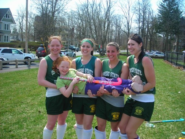 Pictured: Eileen O’Neill ’10 and her sister Annie O'Neill ’23 with Eileen's field hockey team at SUNY Oswego