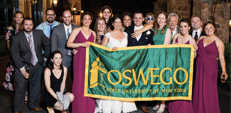 Pictured: Ashley Wood ’09 M’10 and Steven Shlotzhauer ’09 M’10 with wedding party